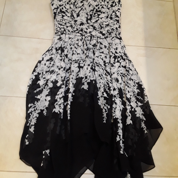 White House Black Market Strapless Dress - Picture 8 of 12